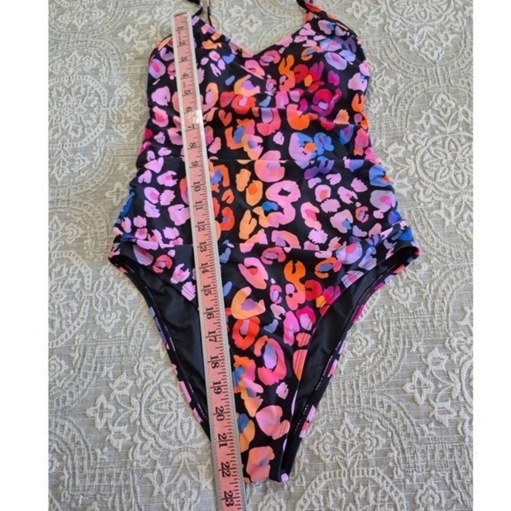 CUPSHE Leopard Print One Piece Swimsuit V-Neck Cutout Tummy Control NWT Small - Picture 5 of 9